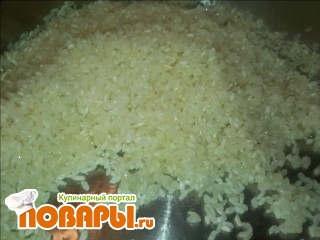 Рецепт креветки в луково-сливочном соусе с рисовым гарниром