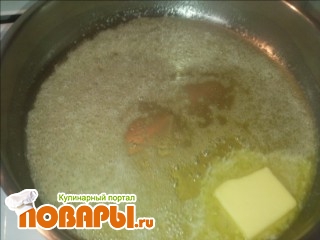 Рецепт креветки в луково-сливочном соусе с рисовым гарниром