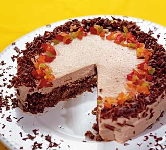 Шоколадный торт с меренгой на Пасху