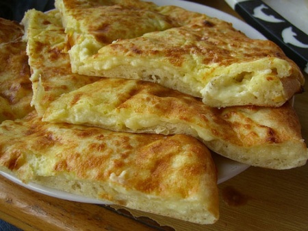 Как готовить хачапури с сыром? Рецепты приготовления хачапури с сыром. Вкусные хачапури