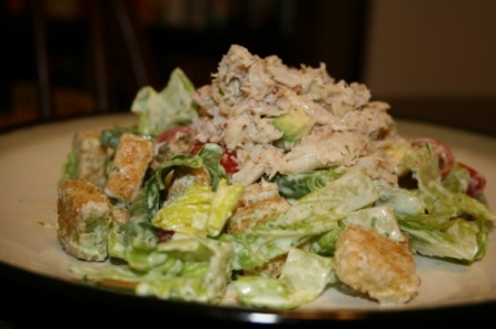 Салат с сухарями и крабовым мясом – ароматный, вкусный и сказочно аппетитный салат. Рецепт на 8 марта. 