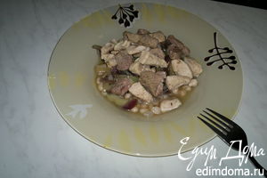 Рецепт похлебка из белой фасоли с бедром индейки и куриной грудкой, тушеный перец и красный лук