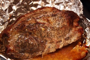 Как сделать мясо в фольге в духовке?
