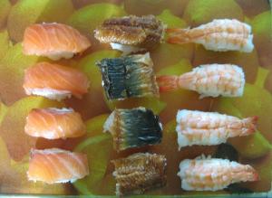 Рецепт суши с лососем, креветкой и угрем