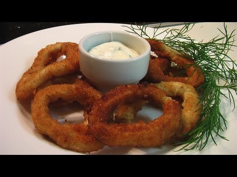 Кольца кальмара в сухарях с белым соусом видео рецепт