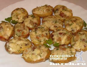 Рецепт картофель, фаршированный сыром, беконом и чесноком