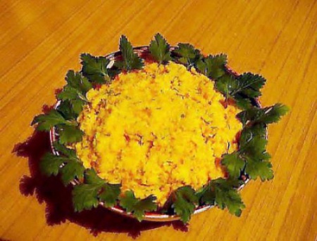 Рецепт новогодний  - Салат из сыра с чесноком