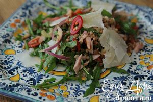 Рецепт салат из гречки с копченой курицей, помидорами и руколой