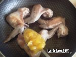 Рецепт куриные крылышки в меду с легким салатом из капусты