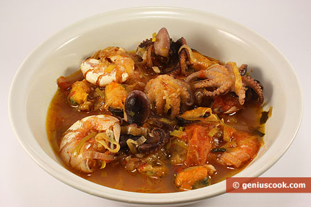 Рецепт суп из осьминогов, креветок и мидий с луком-пореем