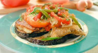 Рецепт ы Блюда из рыбы и морепродуктов : Окунь, тушенный с баклажанами и овощами