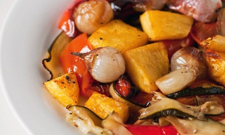 Тушеные овощи в духовке. Как вкусно и быстро потушить овощи в духовке?