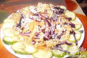 Рецепт салат из красной капусты и огурца с кунжутной заправкой