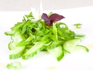 Рецепт салат из свежих огурцов с зеленым луком с заправкой